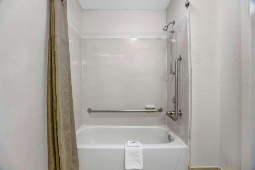 Motel 6-Raleigh, NC - North image 2