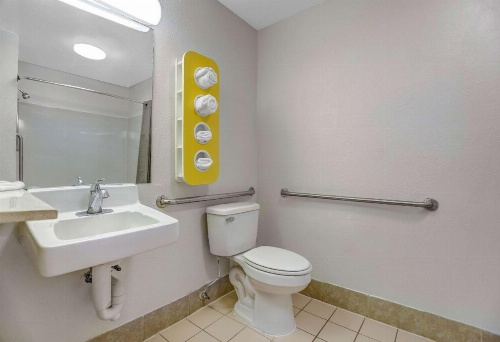 Motel 6-Raleigh, NC - North image 15
