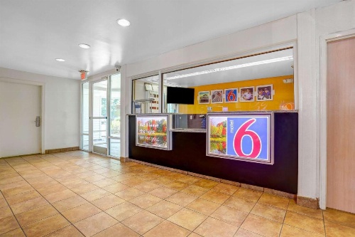 Motel 6-Raleigh, NC - North image 16