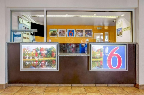 Motel 6-Raleigh, NC - North image 18